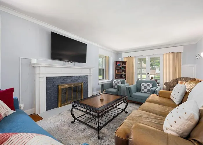 Comfortable Private | Shared Bath & Kitchen *