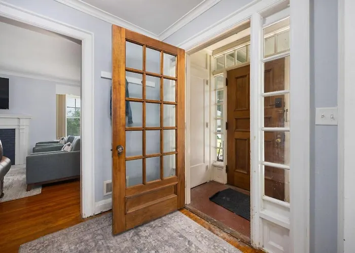 Comfortable Private | Shared Bath & Kitchen Apartment *