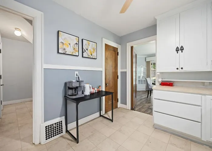 Comfortable Private | Shared Bath & Kitchen * Peoria