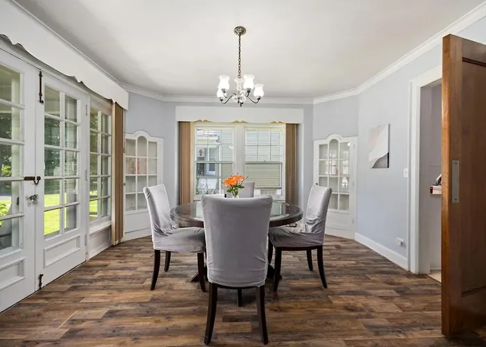 Comfortable Private | Shared Bath & Kitchen *