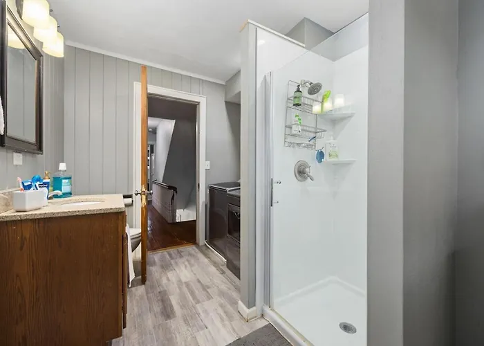 Comfortable Private | Shared Bath & Kitchen Apartment Peoria