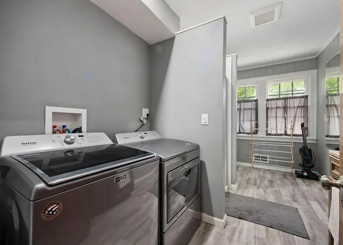 Comfortable Private | Shared Bath & Kitchen Apartment