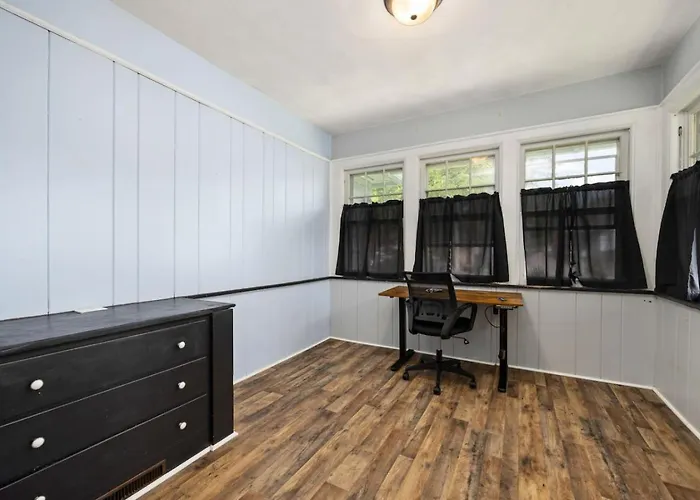 Apartment Comfortable Private | Shared Bath & Kitchen Peoria