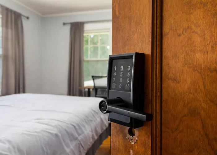Comfortable Private | Shared Bath & Kitchen Apartment *