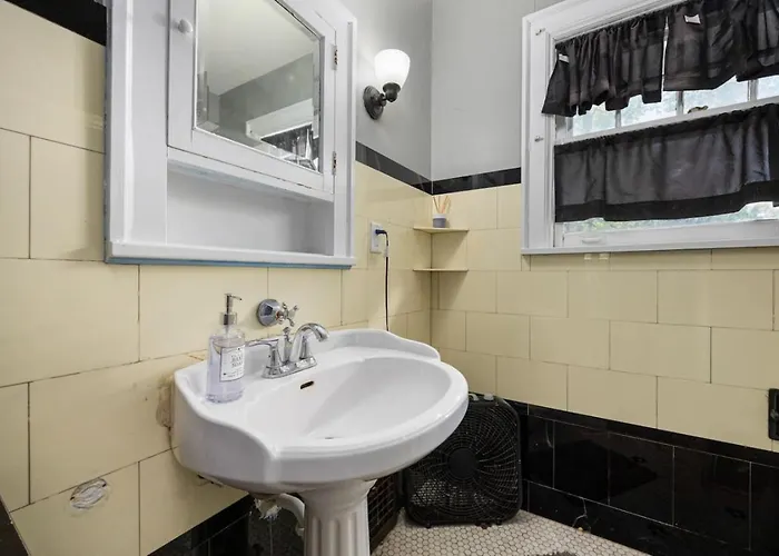 Comfortable Private | Shared Bath & Kitchen Apartment